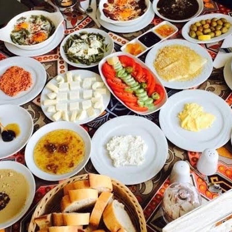 3 KİŞİLİK SERPME KAHVALTI