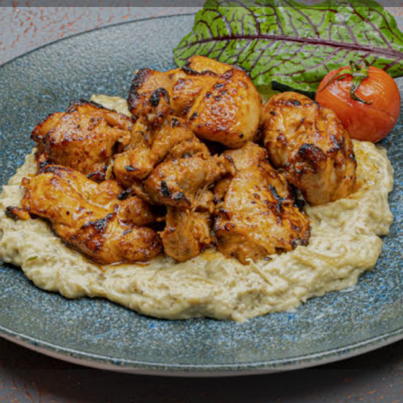 KENDİNİ BEĞENMİŞ TAVUK